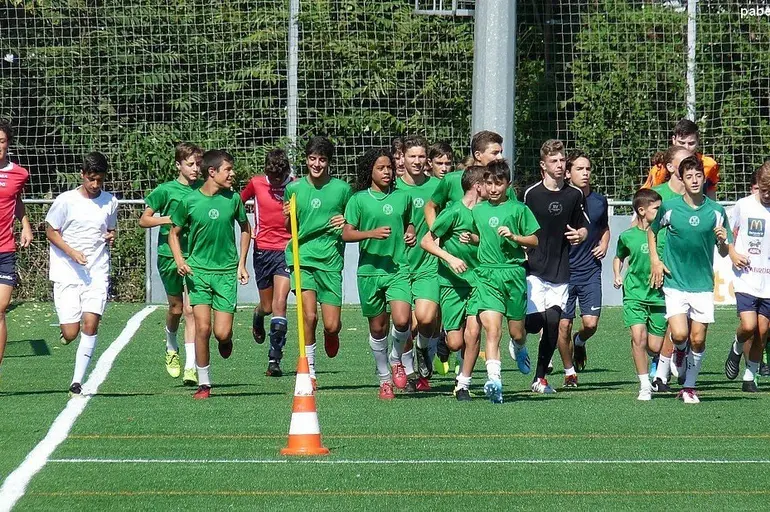 Cinco equipos do club xa traballan