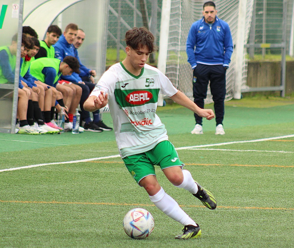 Cougil abriu o marcador en Boiro e participou nos catro goles