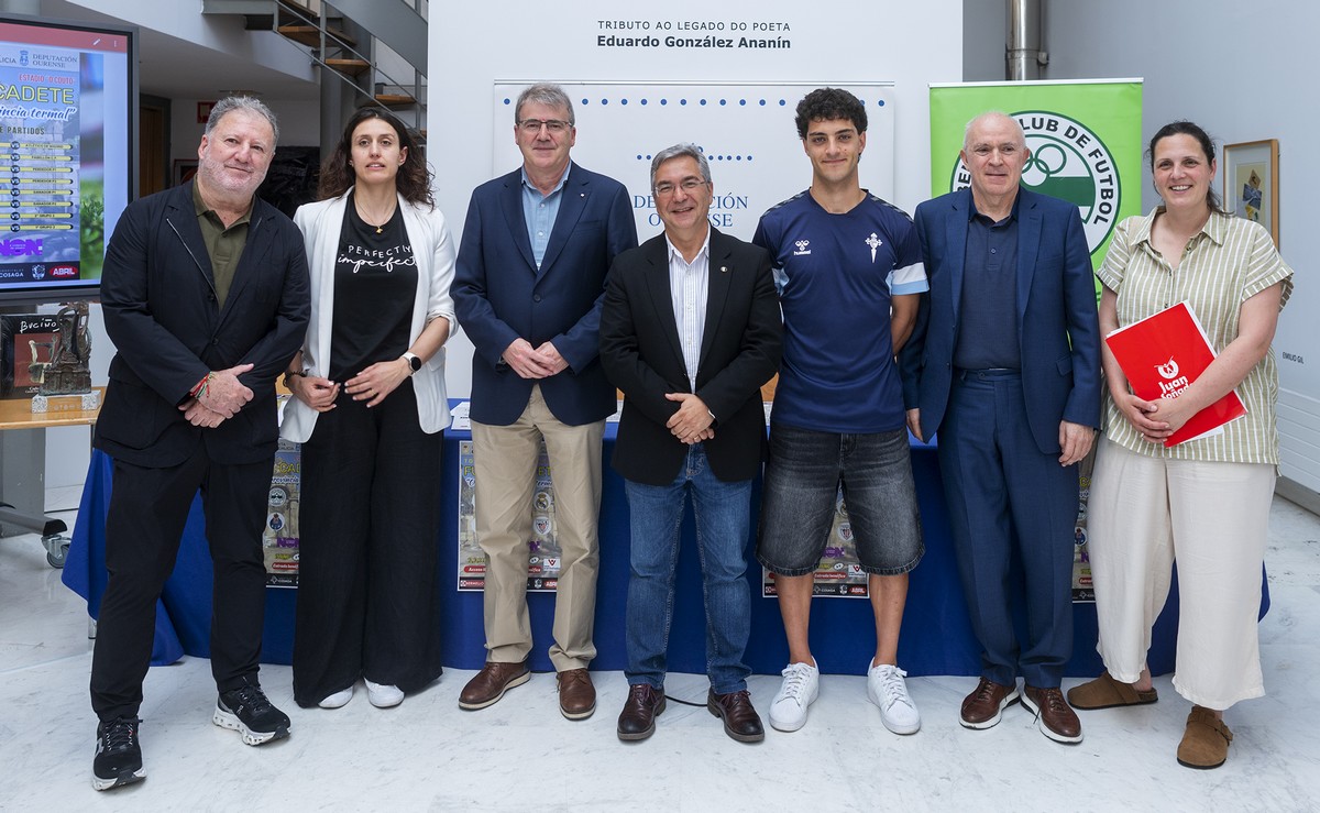 De derecha a izquierda, Nuria Delgado, Paco Doforno, Hugo Álvarez, Luis Menor, Manuel Pardo, Tamara Silva e Lamas