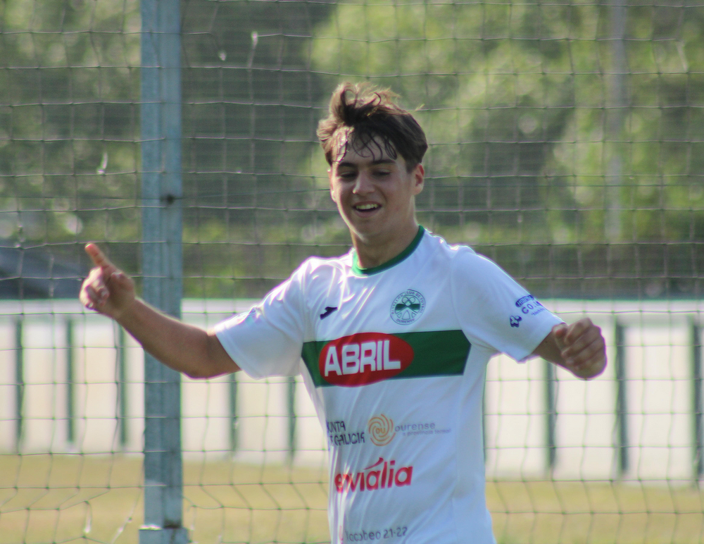 O xuvenil Nico anotou o primero tanto branquiverde