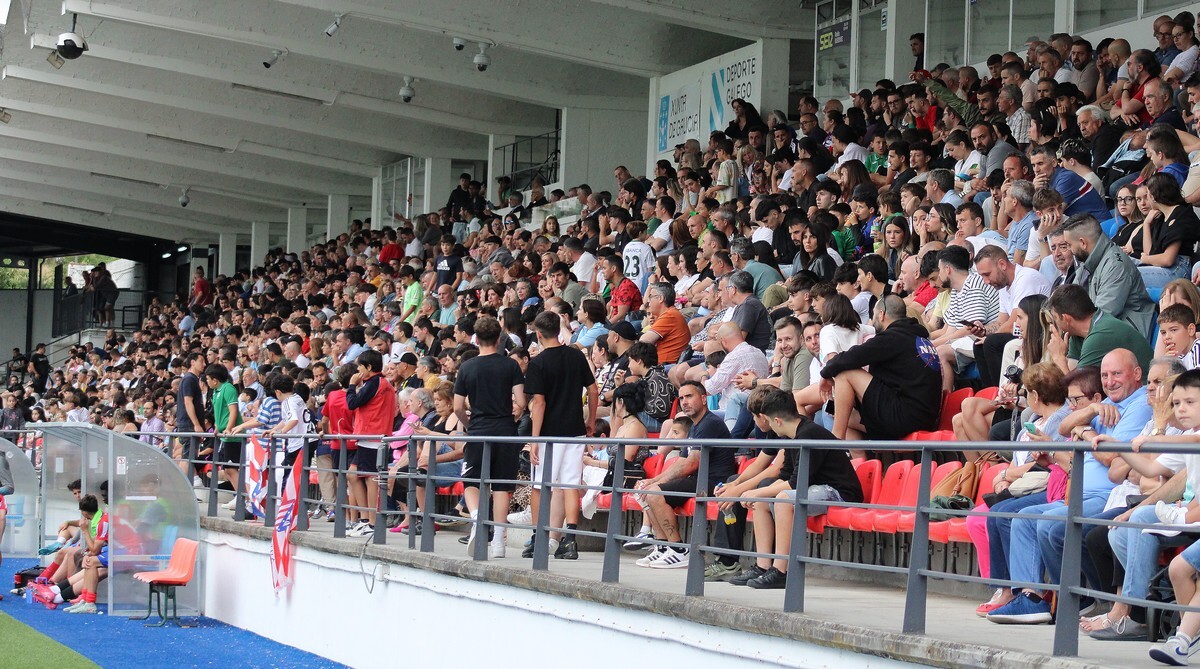Unos dos mil espectadores asistieron a los partidos en O Couto