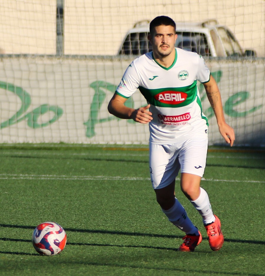 Una falta lanzada por Noli petou no travesaño da meta local