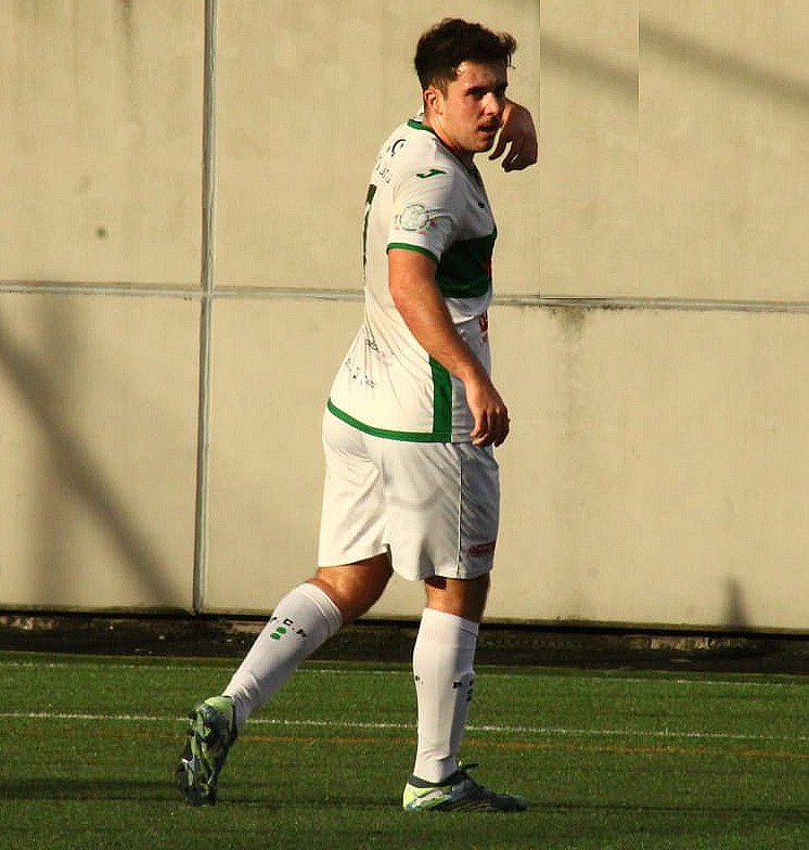 Moure anotou os dous primeiros goles antes do descanso