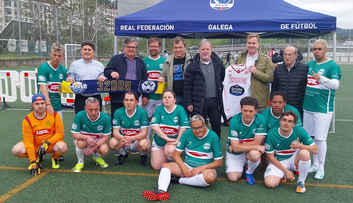 O presidente do COB SAD, Diego González, quixo estar presente nesta primeira xornada de "A Nosa Champions Fútbol" e visitou o campo de fútbol Miguel Ángel para ceder dúas camisolas do COB e dúas bufandas para sortear entre todos os participantes.