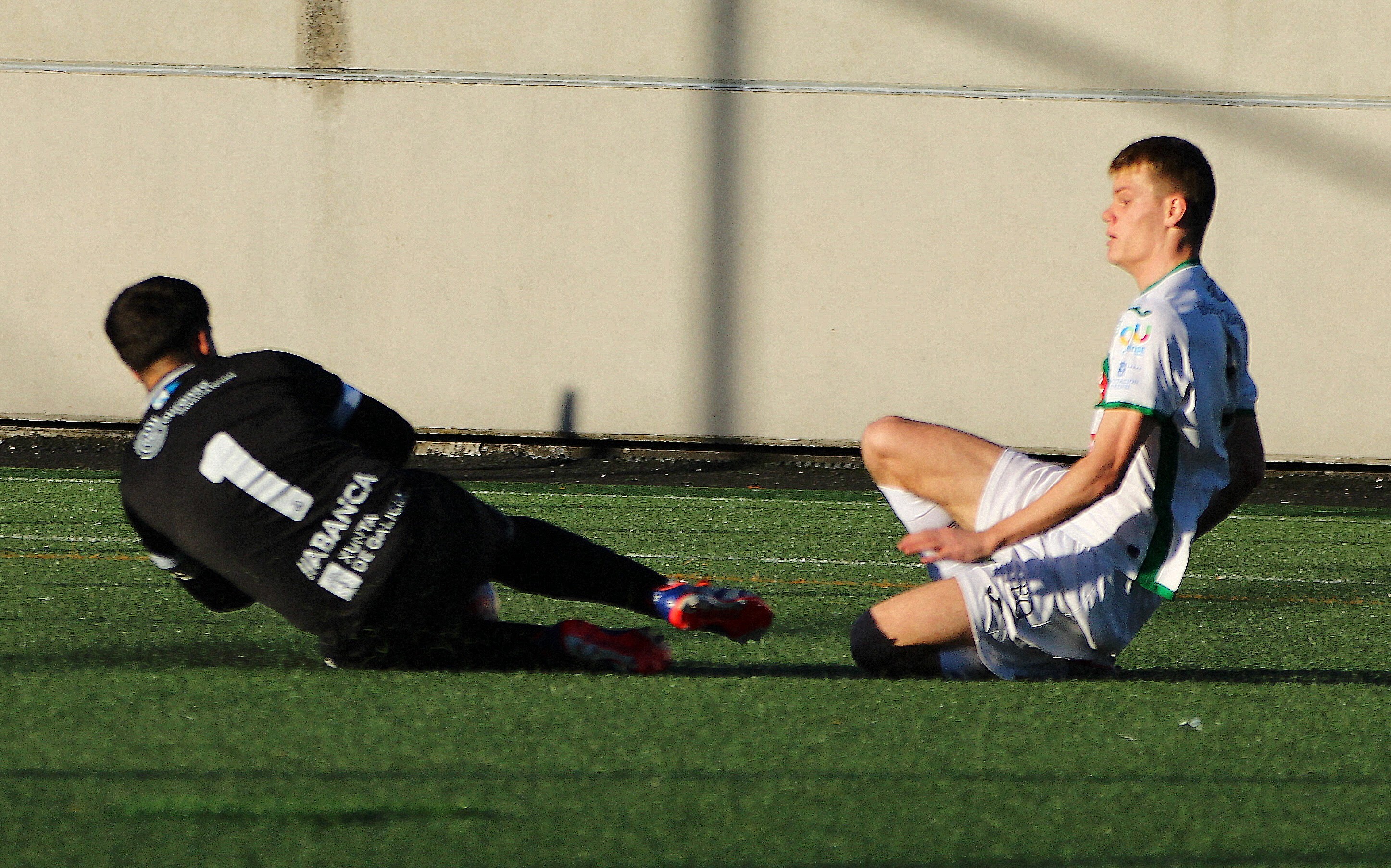 Jhonny Nóvoa abriu o marcador ao borde do descanso