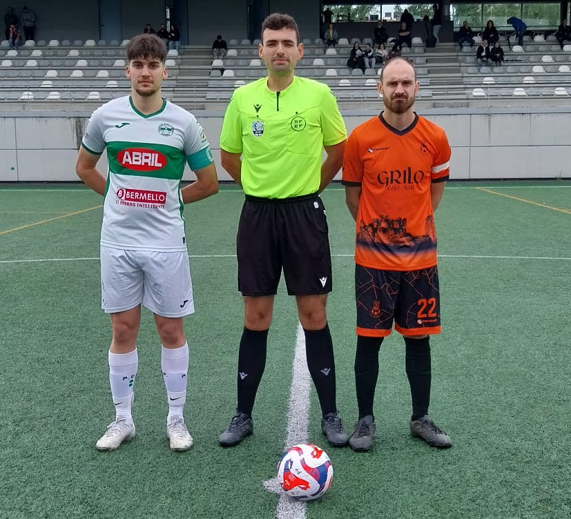 Os capitáns de ambos equipos co colexiado