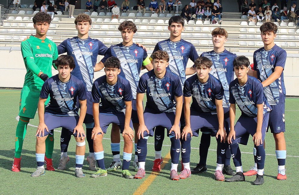 Formación celeste en su visita al Miguel Ángel